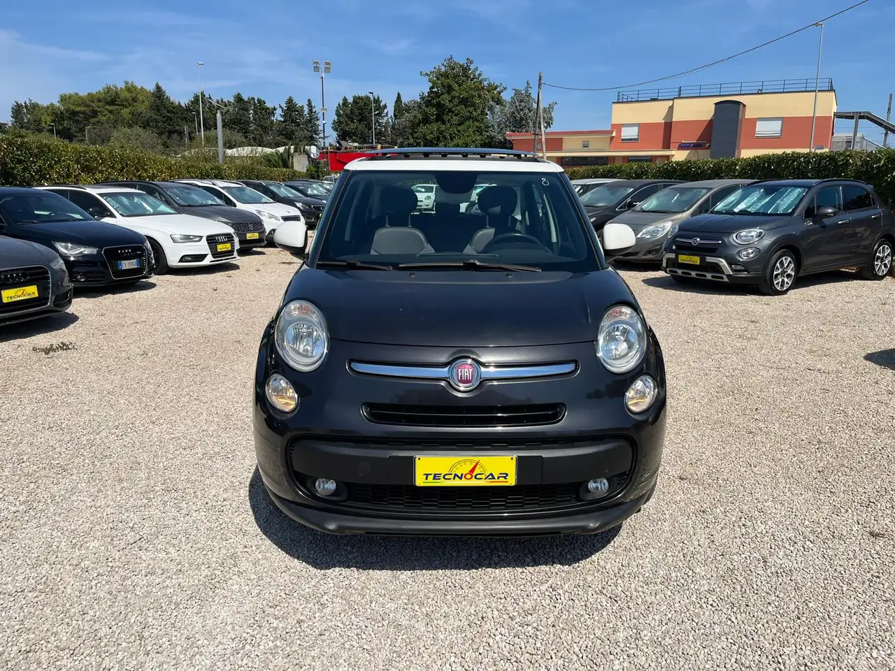 Fiat 500L 500L Panoramic Edition — photo 1 of 15