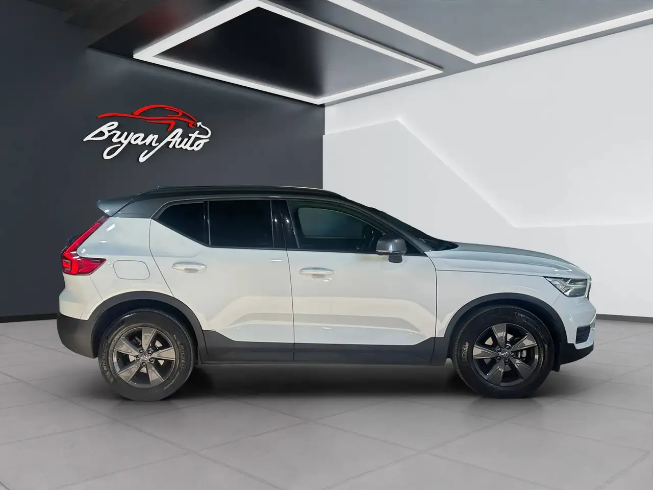 Volvo XC40 2.0 d3 Momentum my20 — photo 1 of 11