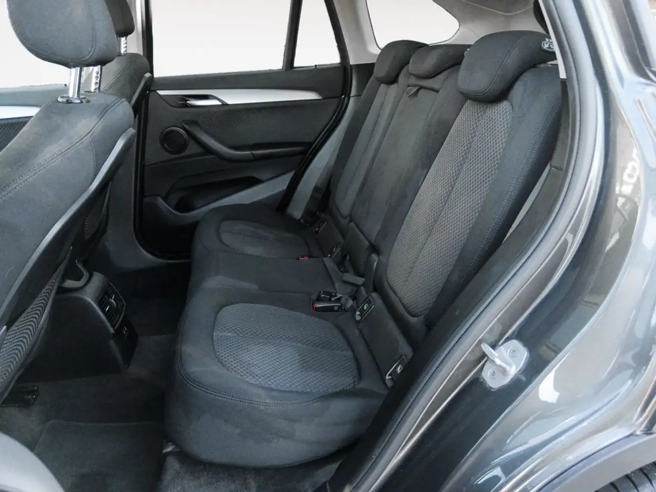 2021 BMW X1 sDrive 18i, photograph 12
