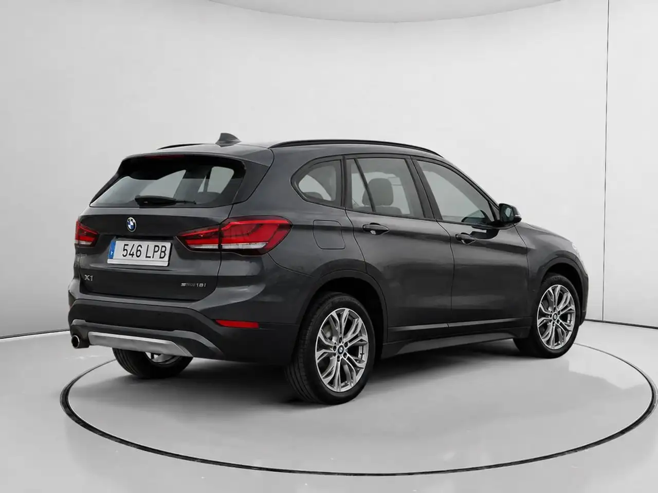 2021 BMW X1 sDrive 18i, photograph 3