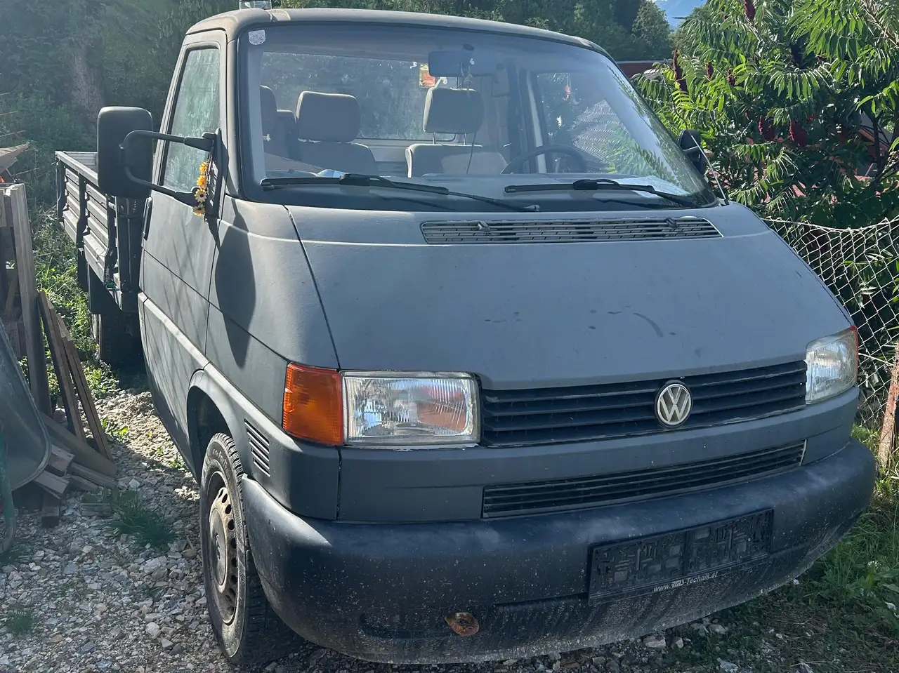 Volkswagen T4 Pritsche — photo 1 of 2