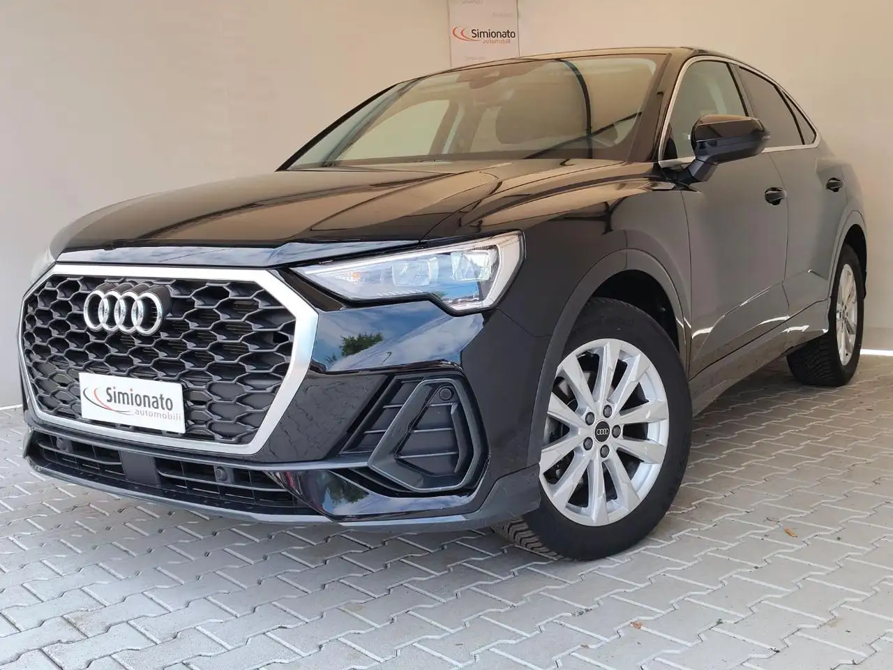 Audi Q3 SPB 35 TDI S tronic — photo 1 of 15