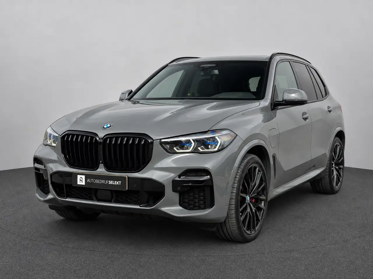 BMW X5 XDrive45e M-Sport | Grigio Telesto | Pano | Laser — photo 1 of 28