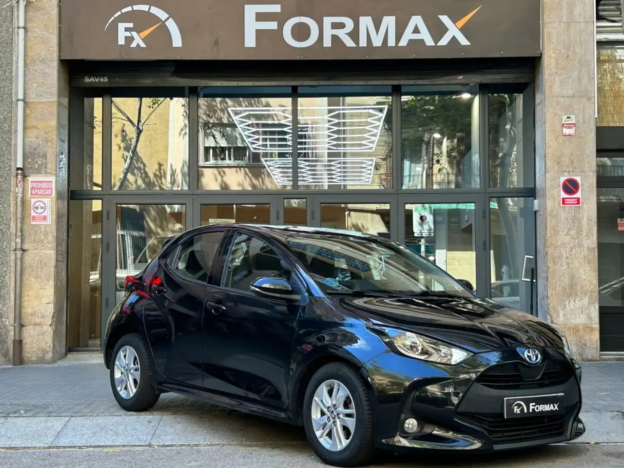 Toyota Yaris 120H 1.5 Active Tech — photo 1 of 40