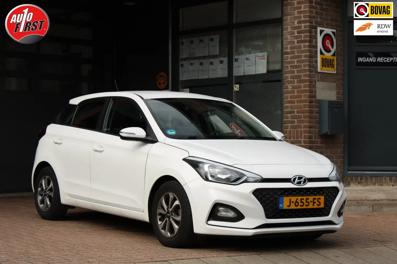 Hyundai i20 1.0 T-GDi ComfortPlusLine Navigator // Carplay // — photo 1 of 22