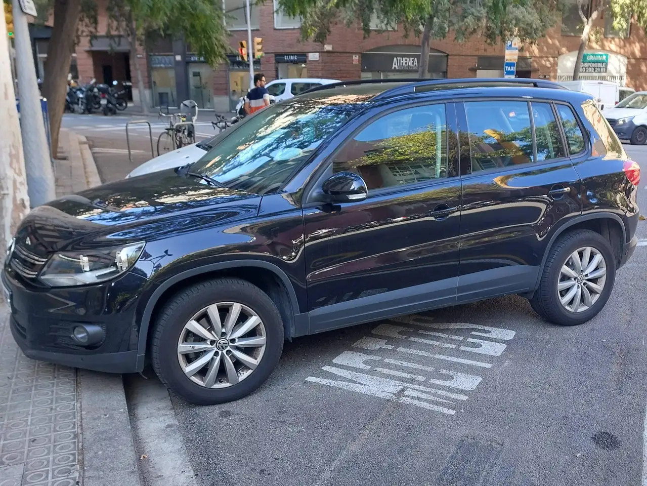 Volkswagen Tiguan Tiguan 2.0TDI BMT Sport 4Motion 140 Sport — photo 1 of 8