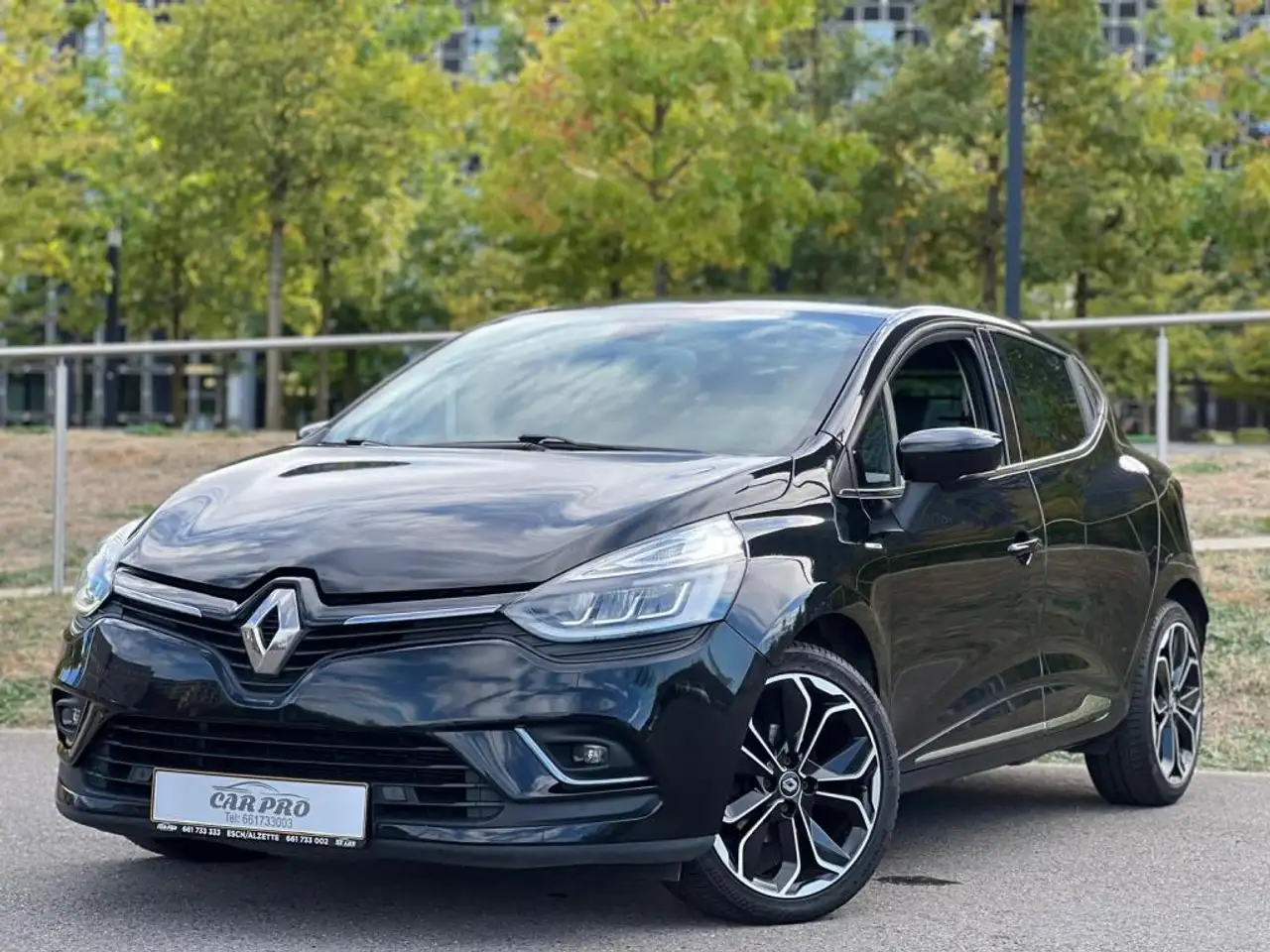 Renault Clio Manuelle / Essence / — photo 1 of 17