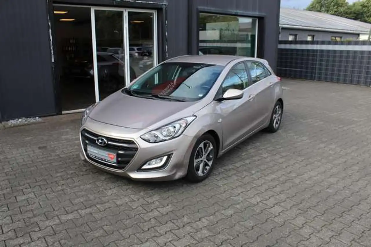 Hyundai i30 1.6 GDI KAT — photo 1 of 19