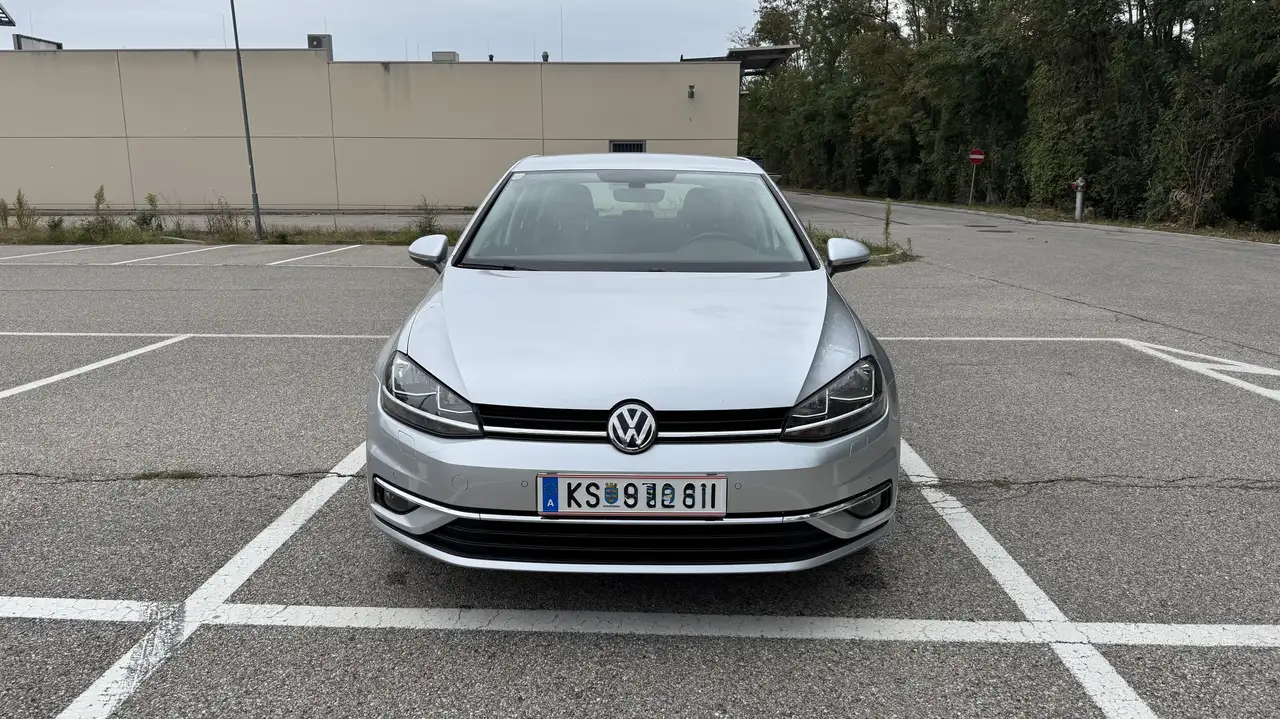 Volkswagen Golf Comfortline 1,6 TDI — photo 1 of 13