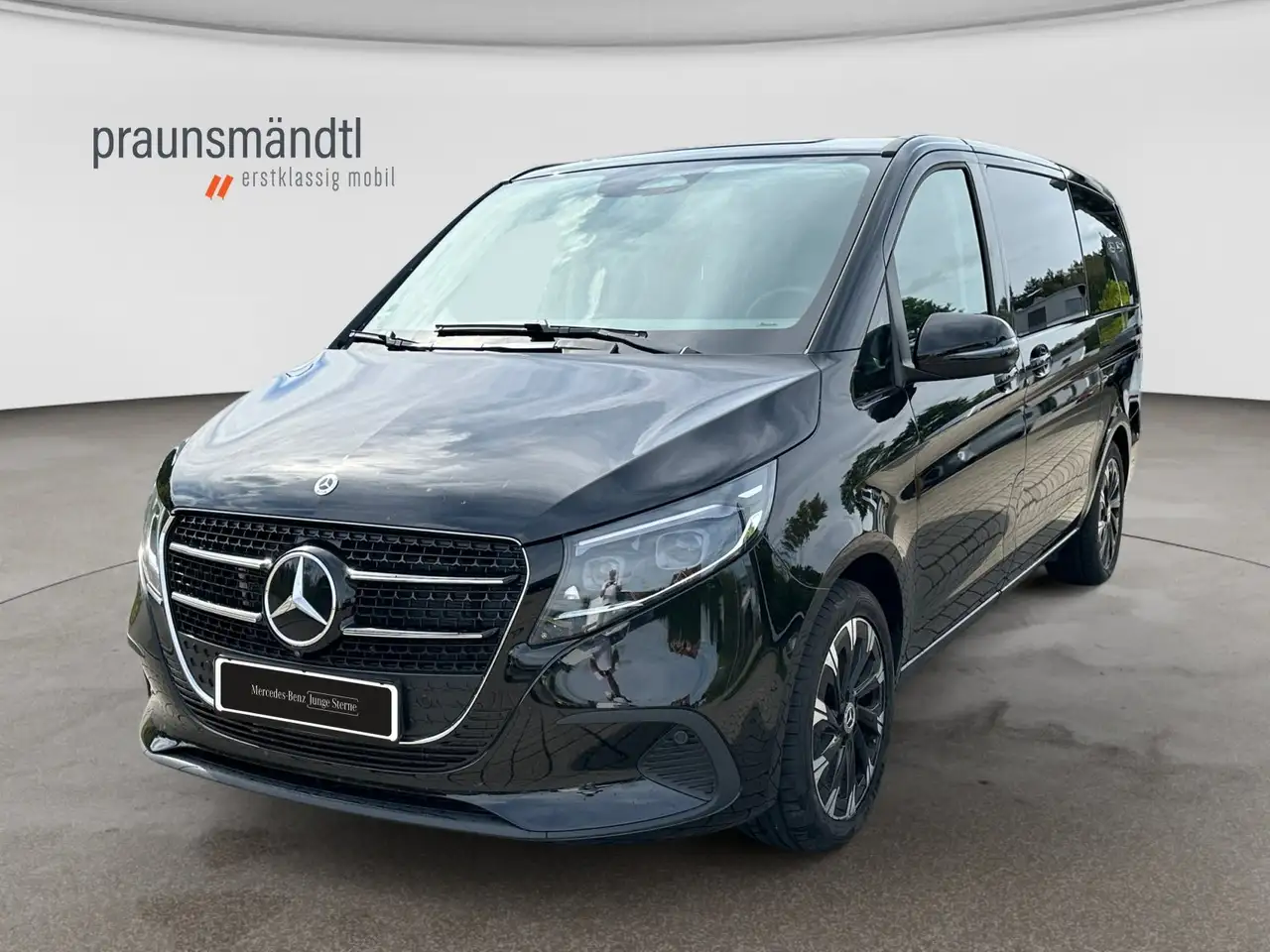 Mercedes-Benz V 300 d Style lang+AHK+Airmatic+Standheiz+Kamera — photo 1 of 20