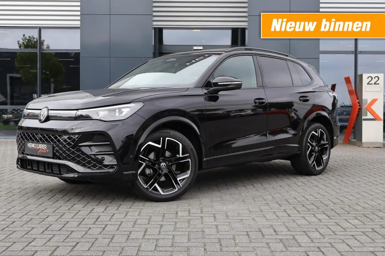 Volkswagen Tiguan 1.5 eTSI DSG R-Line Black st 150pk /Panodak/ 360gr — photo 1 of 40