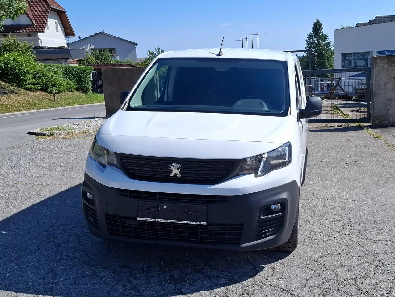 Peugeot Partner 1.6 BlueHDi Premium L2 — photo 1 of 15