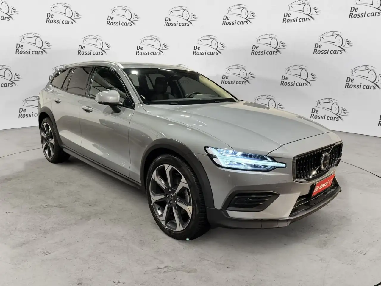 Volvo V60 Cross Country V60 Cross Country B4 (d) AWD automatico Plus — photo 1 of 12