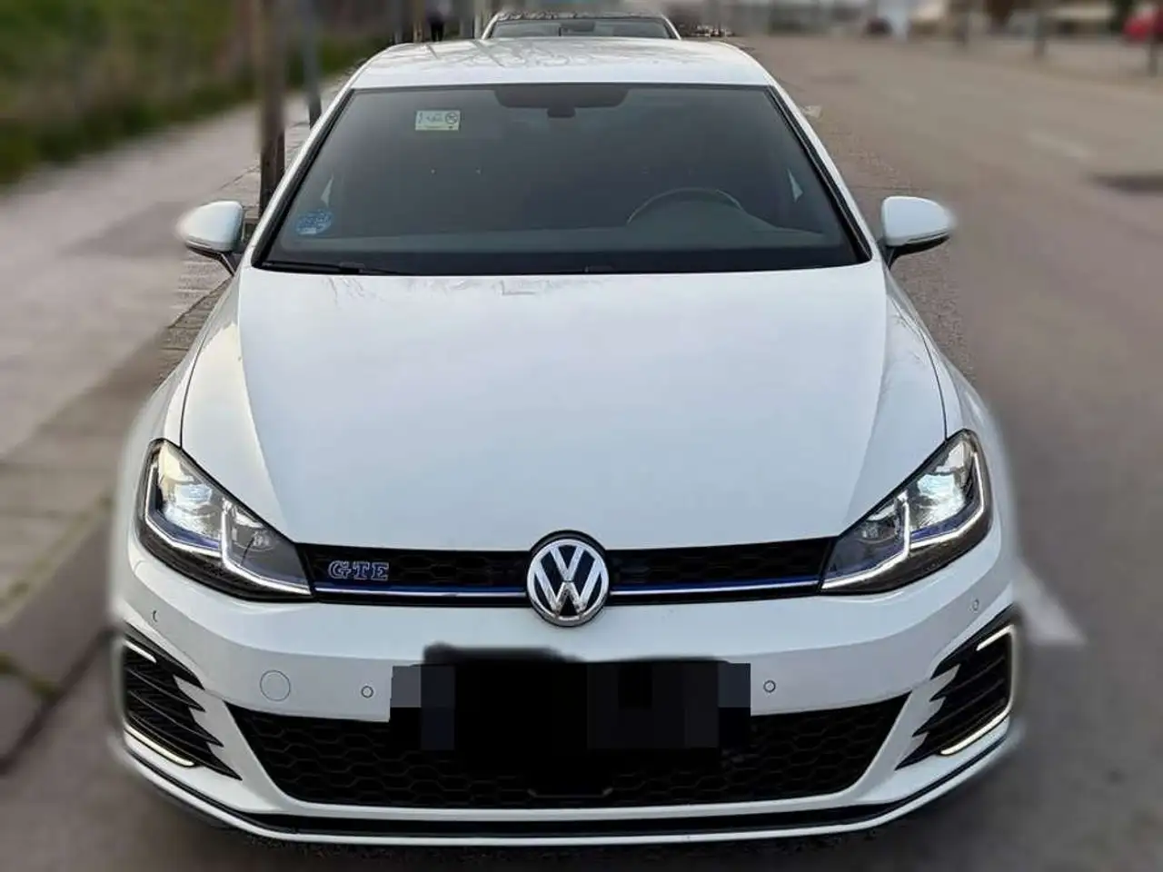 Volkswagen Golf GTE 1.4 TSI e-Power 150kW (204CV) DSG — photo 1 of 9