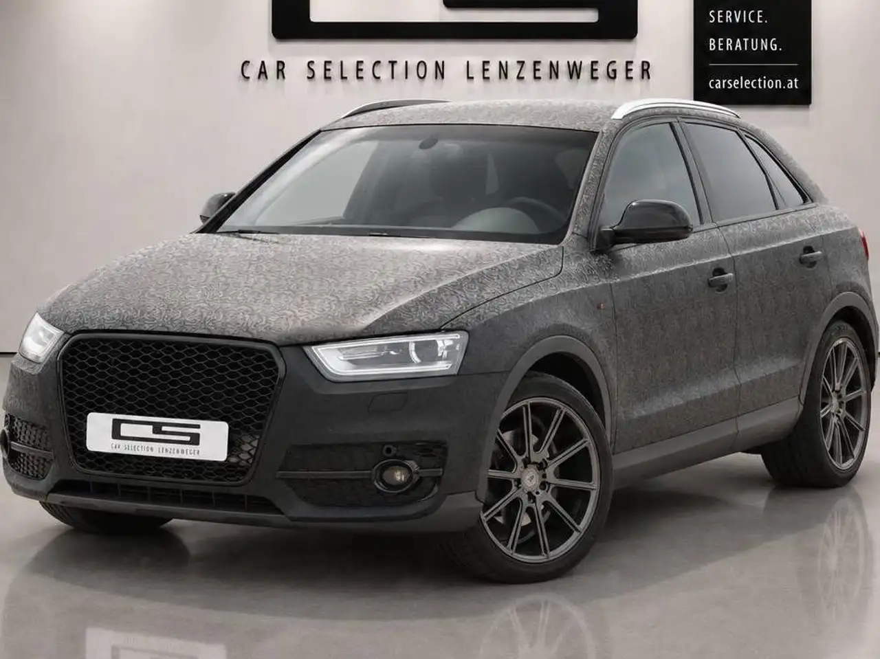 Audi Q3 Q3 2.0TDI S-Line — photo 1 of 11