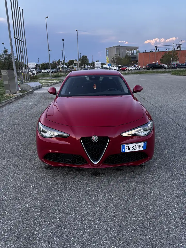 Alfa Romeo Giulia 2.2 t Business 160cv auto my19 — photo 1 of 8