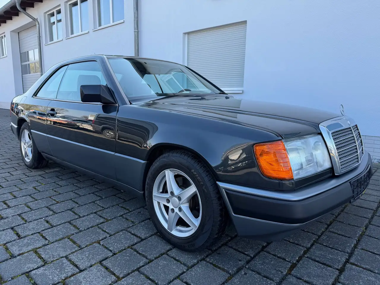 Mercedes-Benz Baureihe 124 CE-Klasse 230 CE Zustand2 Classic Data SSD Alu — photo 1 of 15