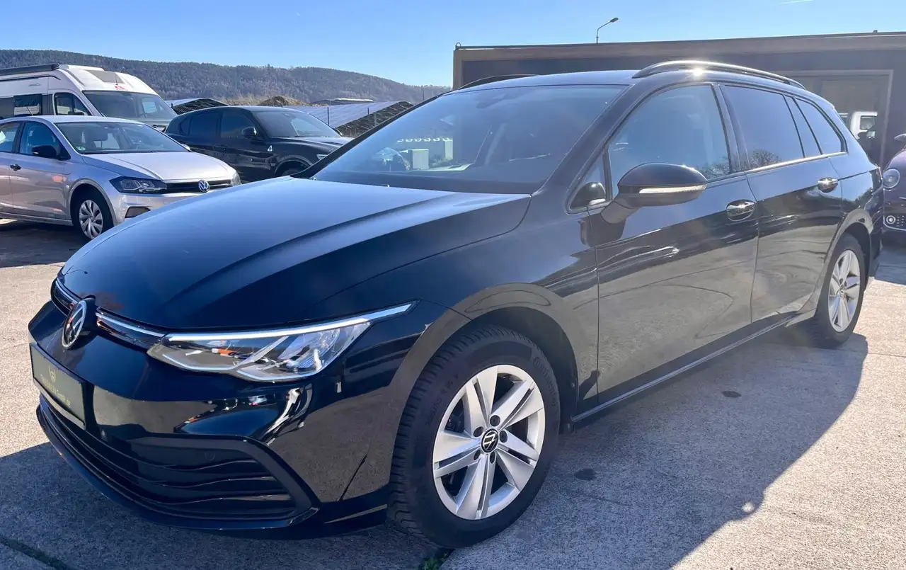 Volkswagen Golf VIII Variant 2.0TDI DSG Navi LED ACC — photo 1 of 15