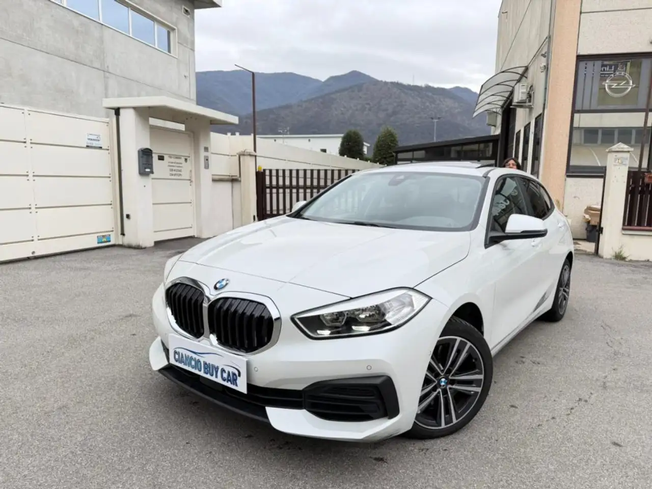 BMW 120 d xDrive 5p. Business 4x4 senza obligo di finanzi — photo 1 of 13