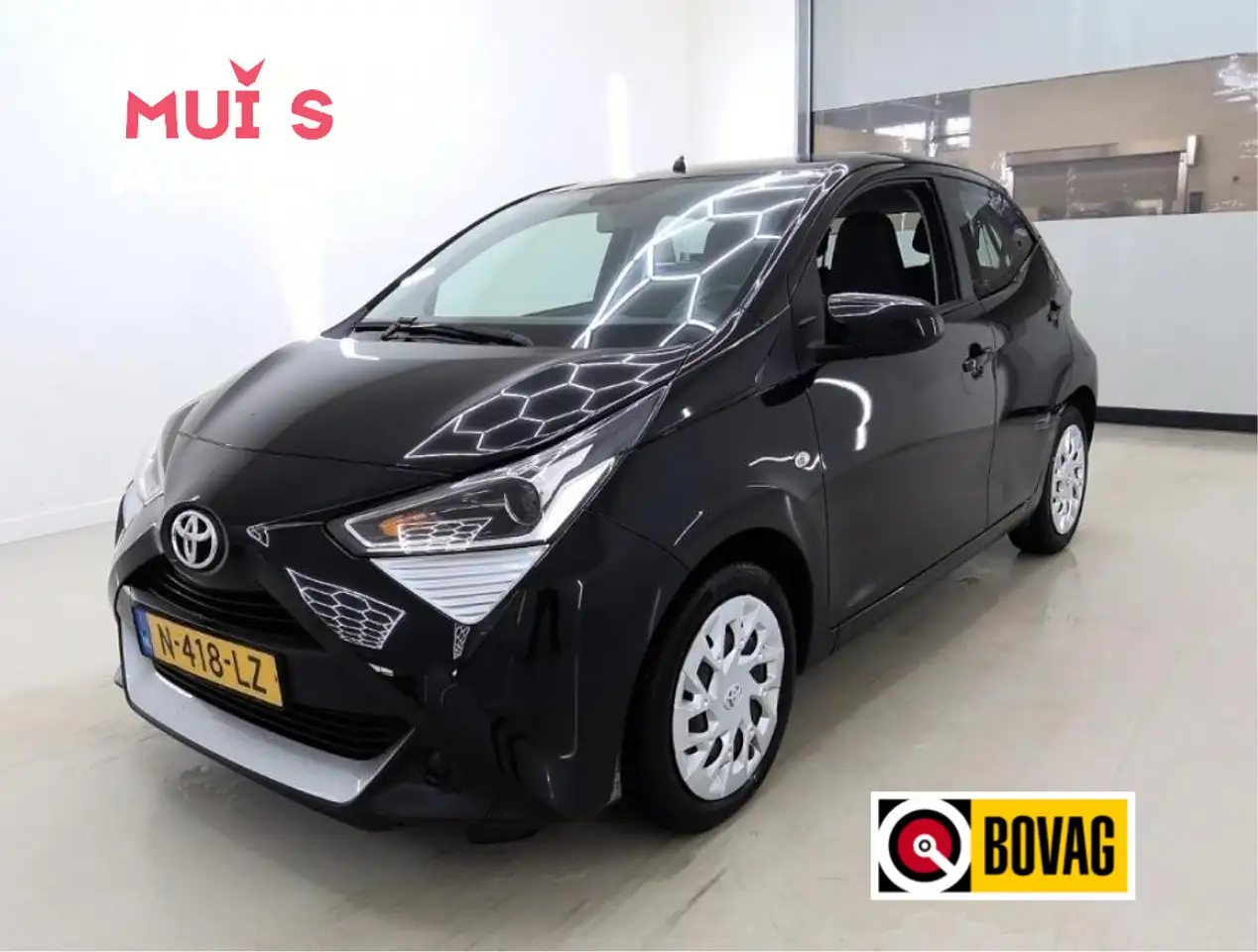 Toyota Aygo 1.0 VVT-i x-play — photo 1 of 8