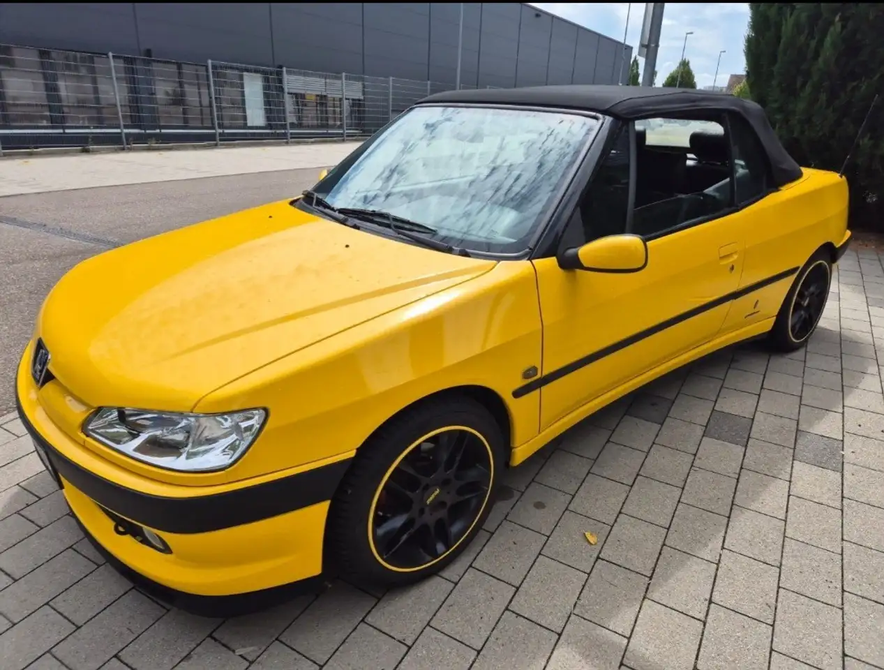 Peugeot 306 Cabriolet 1.6i — photo 1 of 8