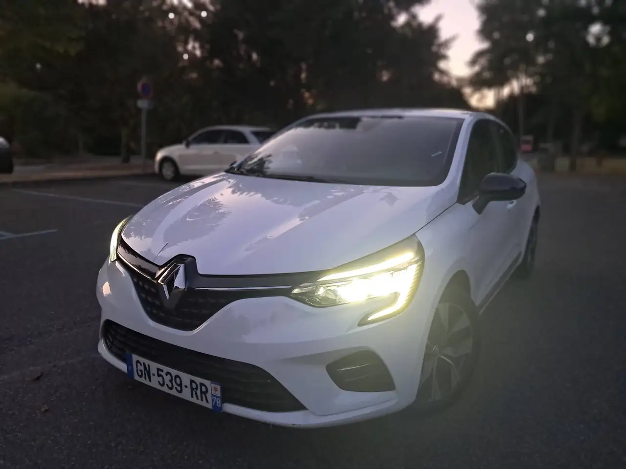 Renault Clio CLIO SOCIETE E-TECH FULL HYBRID 145 EVOLUTION REVERSIBLE — photo 1 of 7