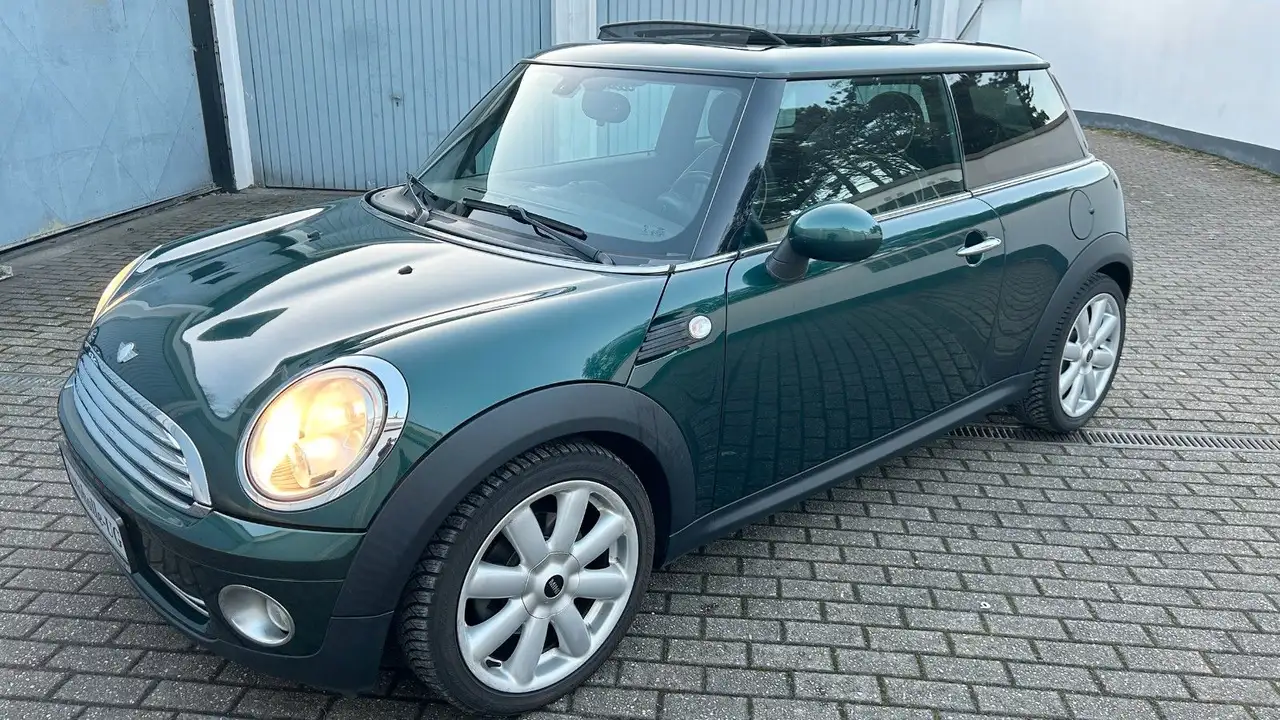 MINI Cooper 1,6 / 2.Besitz/Leder/ Klima /Panoramadach — photo 1 of 38