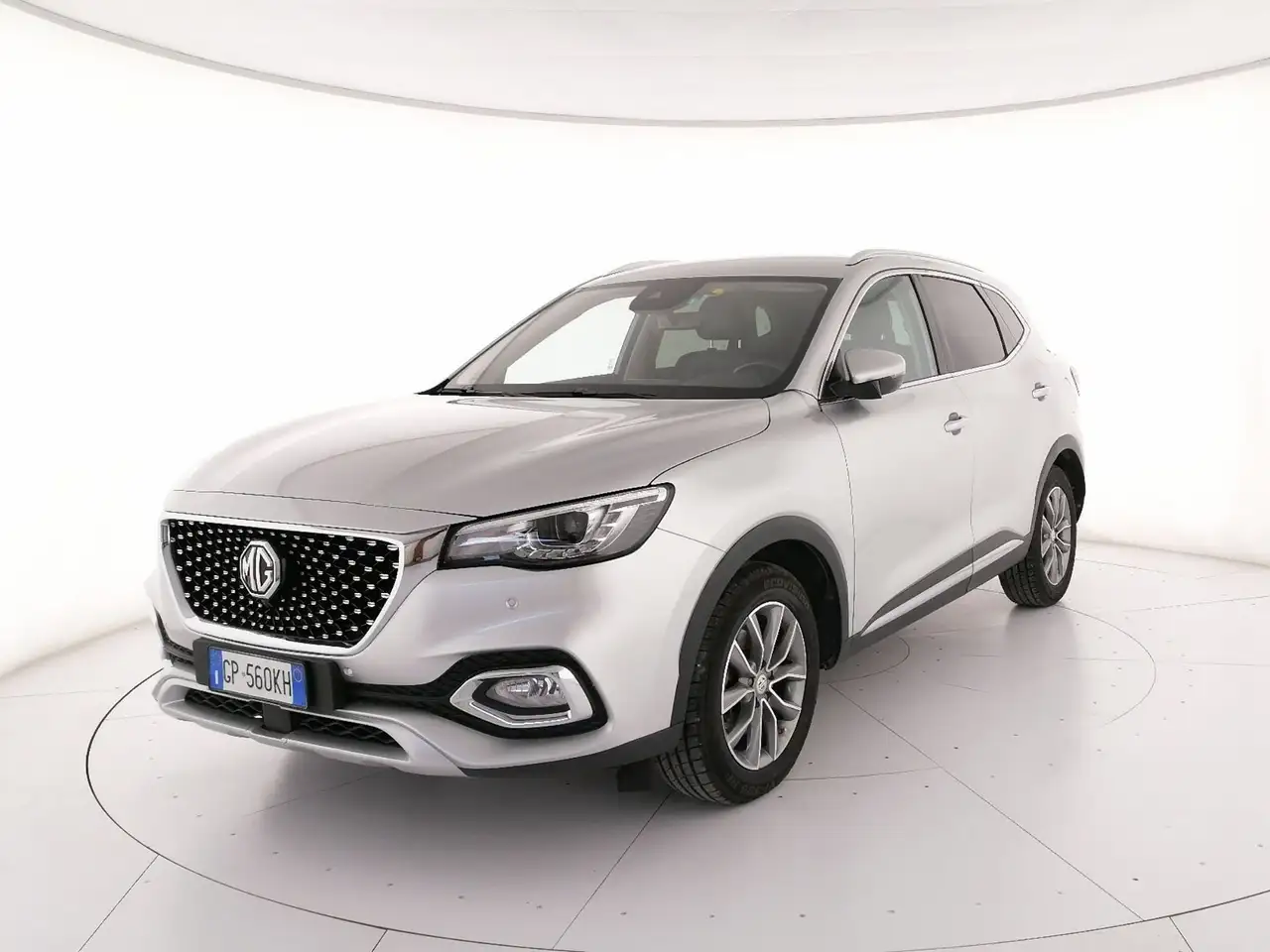 MG HS 1.5 t Luxury auto — photo 1 of 28