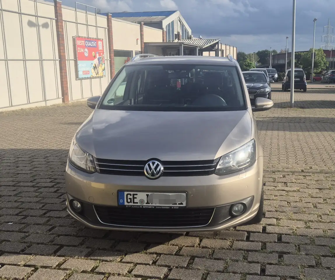 Volkswagen Touran 2.0 TDI DPF BlueMotion Technology Cup — photo 1 of 16