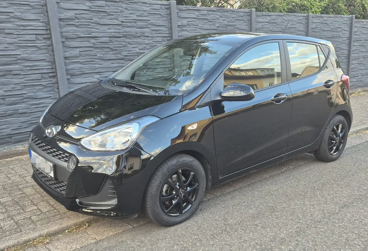 Hyundai i10 1.0 Trend — photo 1 of 13