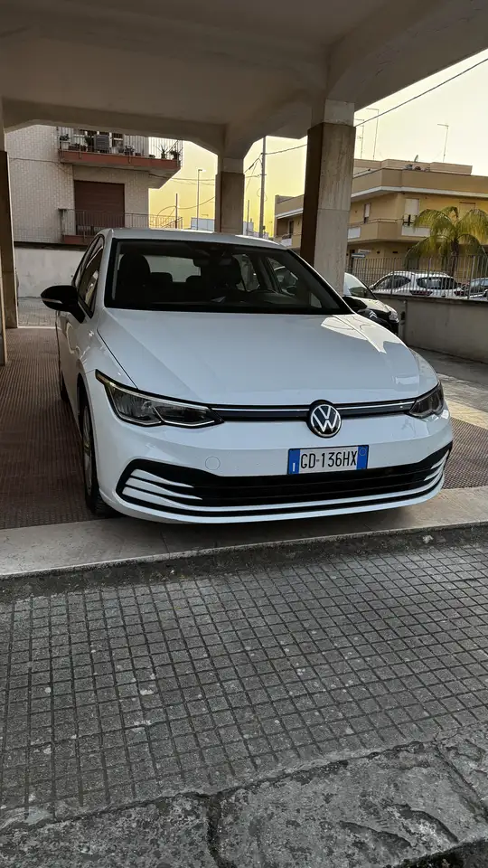 Volkswagen Golf 1.5 etsi evo Life 150cv dsg — photo 1 of 7