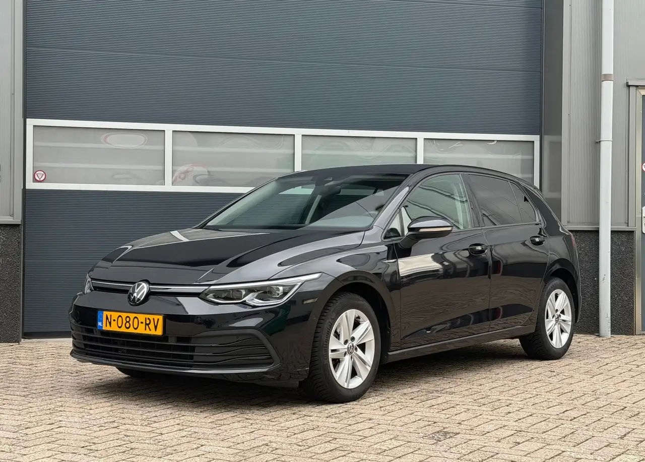 Volkswagen Golf 1.0 eTSI Life Business bj.2021 Camera|Autom|Navi|C — photo 1 of 25