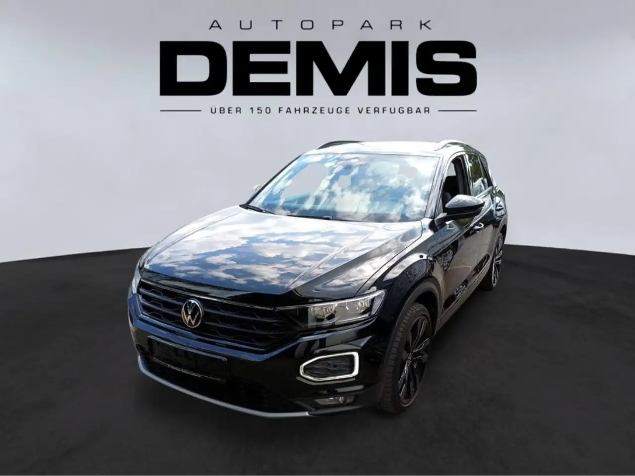 Volkswagen T-Roc Sport 1.5 DSG/ACC/AHK/KAM/LED/BEATS/PANO — photo 1 of 14