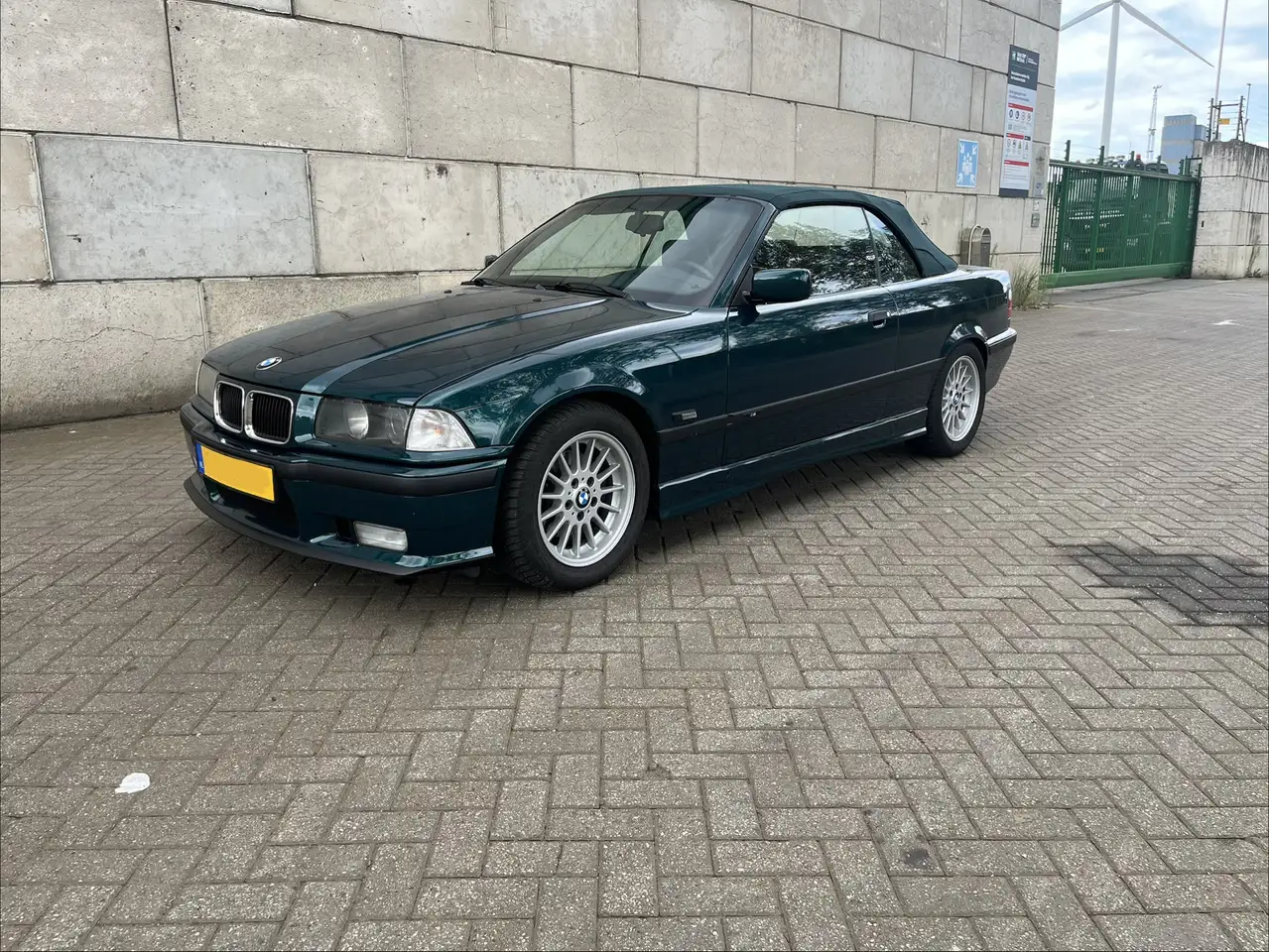 BMW 325 325i — photo 1 of 17