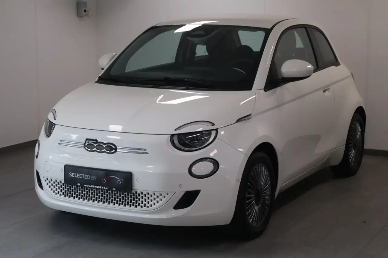 Fiat 500e 42 kWh Icon met Comfort Pack — photo 1 of 31