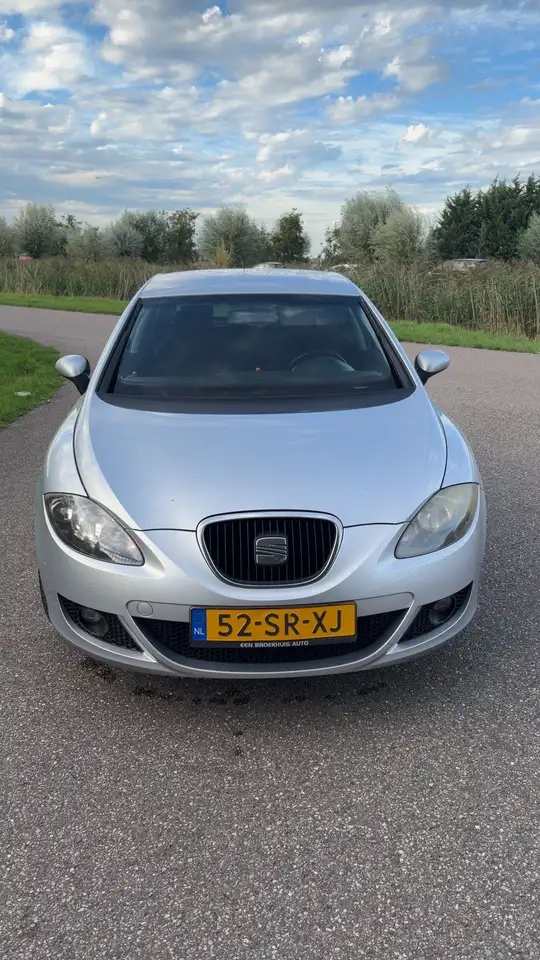 SEAT Leon 1.6 Stylance — photo 1 of 18