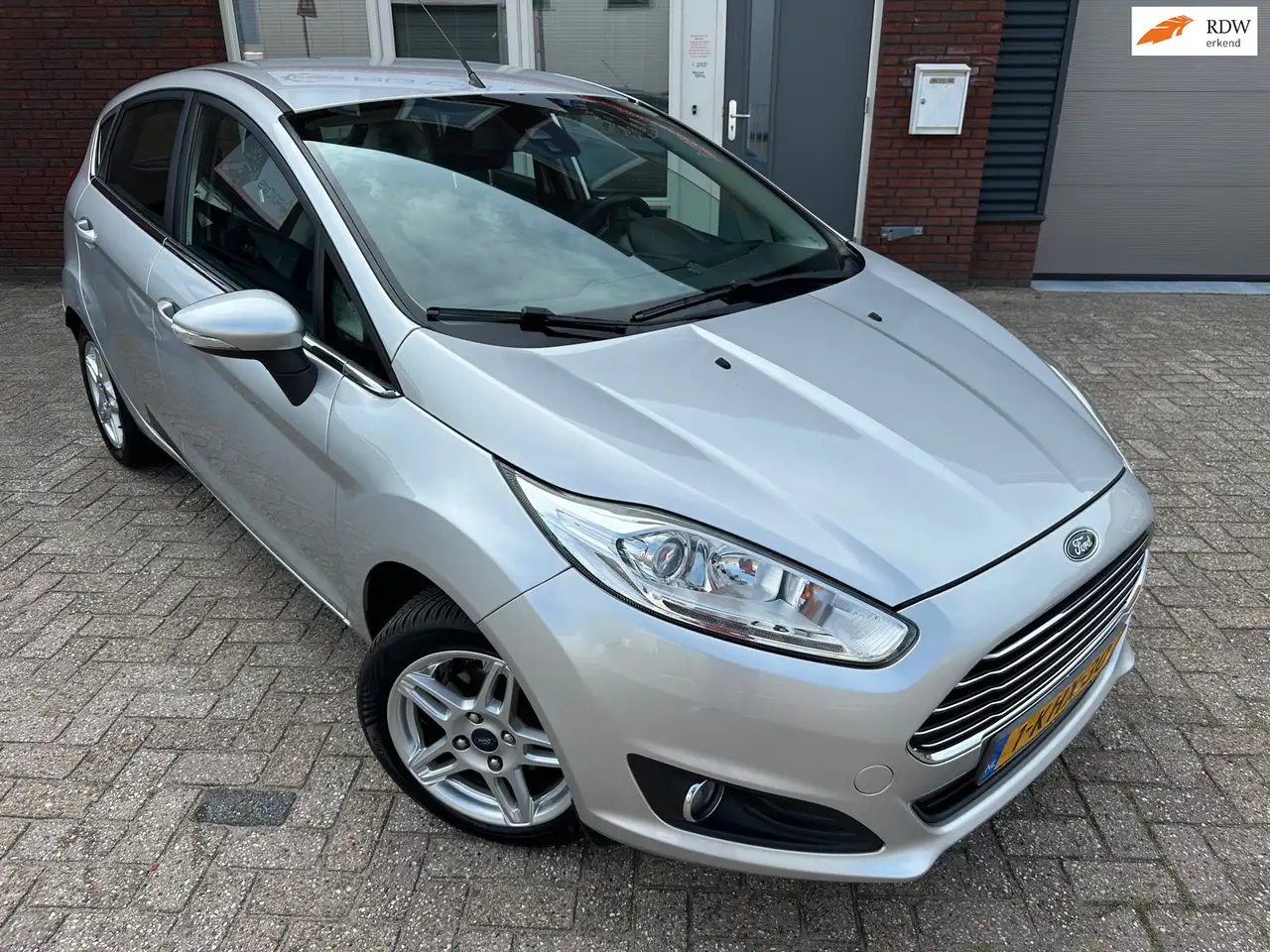 Ford Fiesta 1.0 EcoBoost Titanium / Navi / PDC / Clima / Cruis — photo 1 of 26