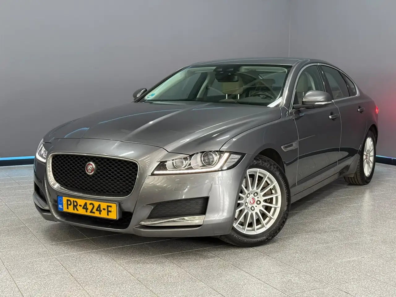 Jaguar XF 2.0d Portfolio volledig dealer onderhouden — photo 1 of 24