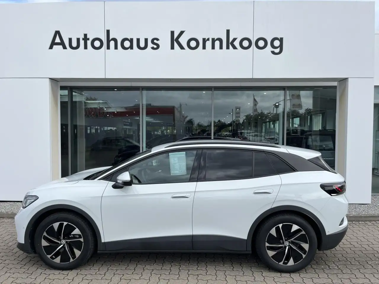 Volkswagen ID.4 Pro 77kwh AHK Sport IQ Nav Kam Sportpaket — photo 1 of 15