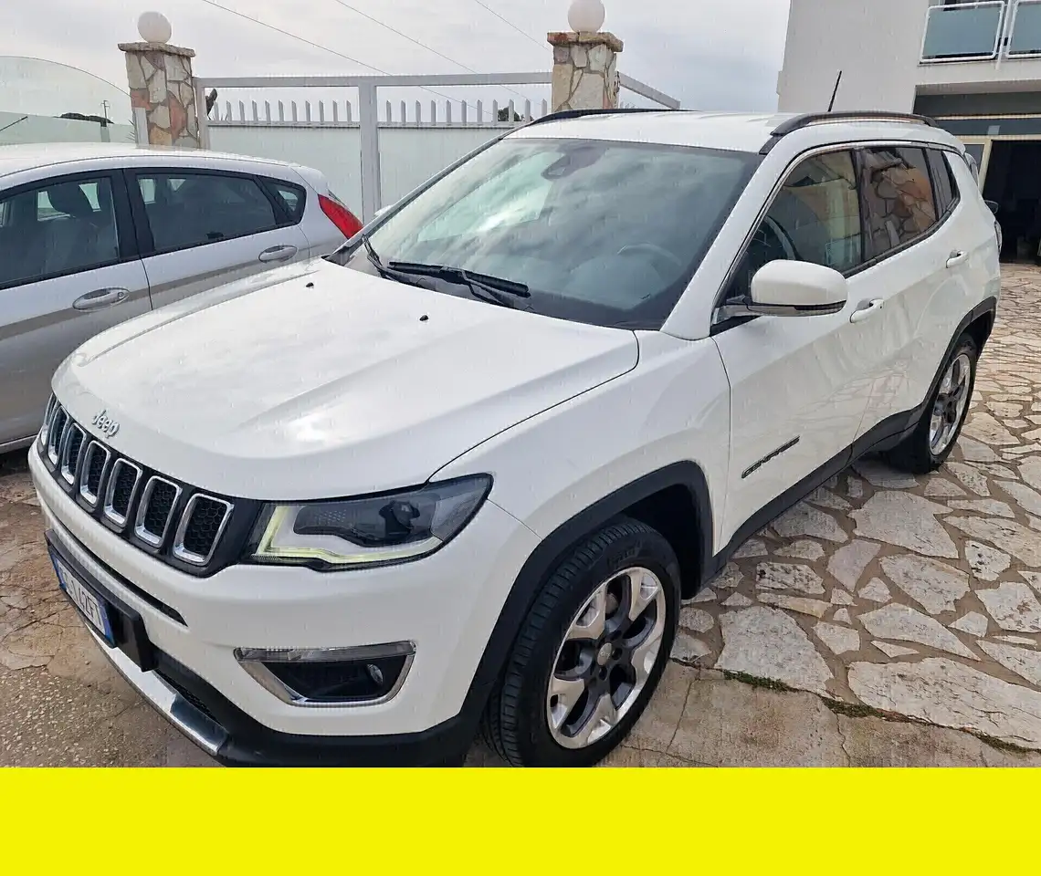 Jeep Compass — photo 1 of 15