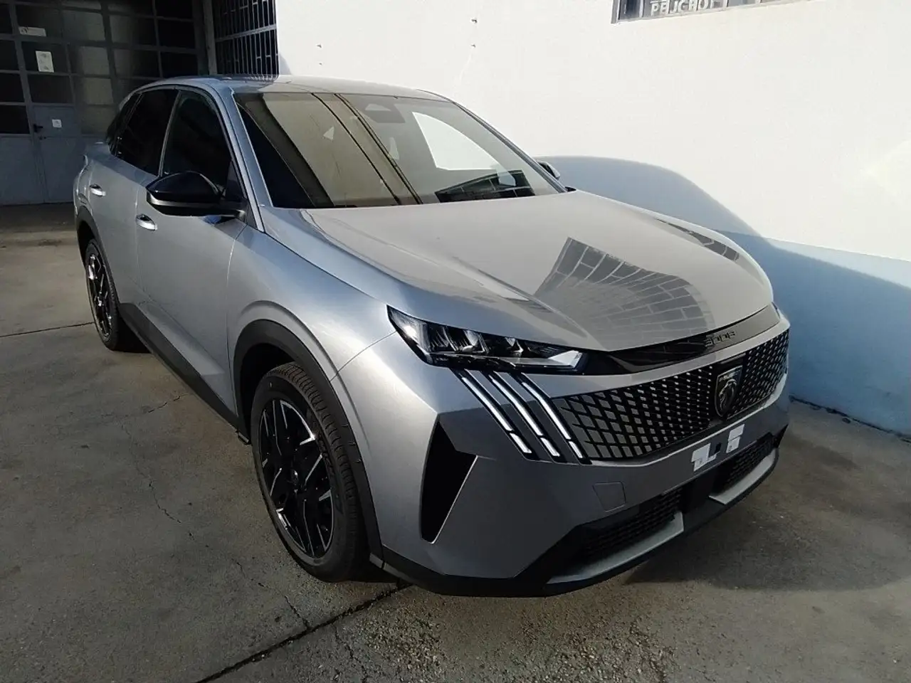 Peugeot 3008 145 hybrid Allure e-dcs6 CBC NAV Panor — photo 1 of 15