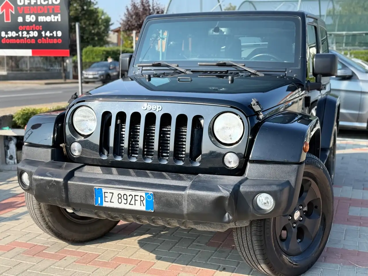 Jeep Wrangler Wrangler 2.8 CRD DPF Sahara Auto — photo 1 of 15