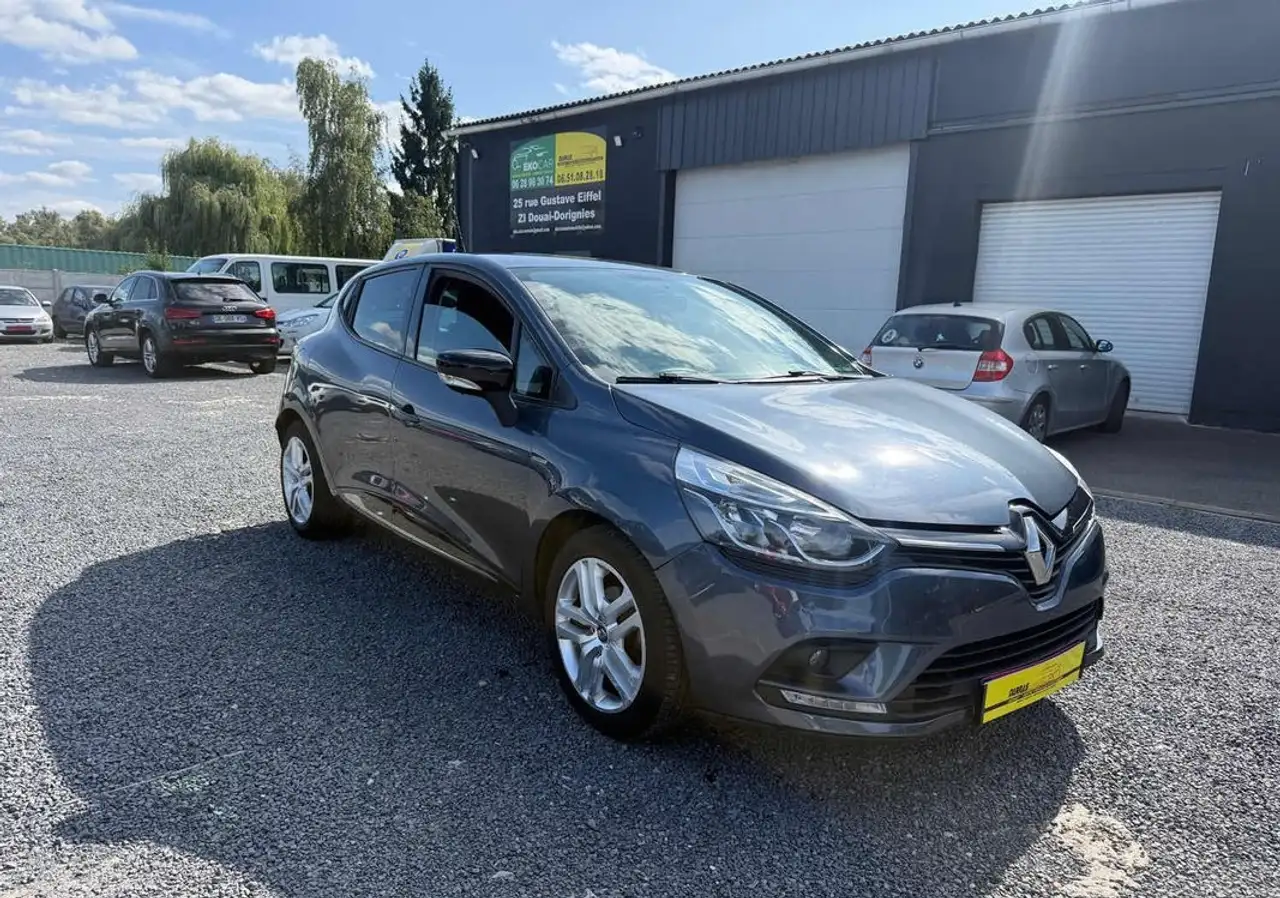 Renault Clio LIMITED 1l2 essence 75 chx — photo 1 of 5