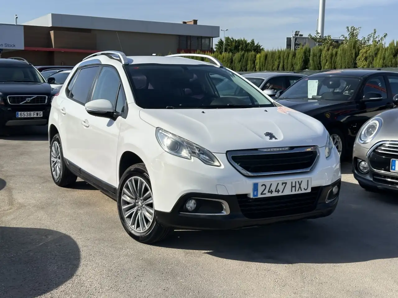 Peugeot 2008 1.2 VTI PureTech Active — photo 1 of 18