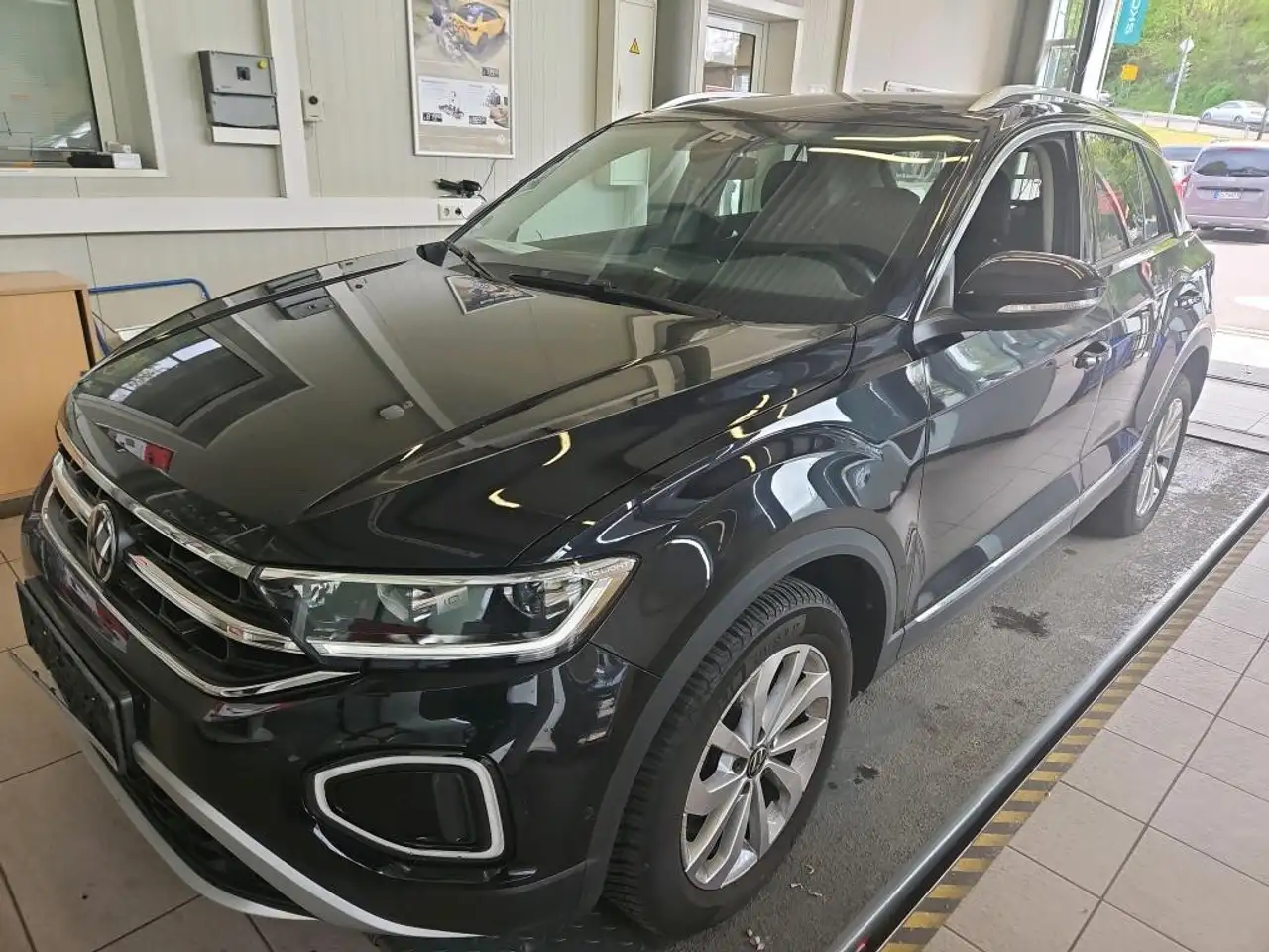 Volkswagen T-Roc 1.0 TSI LED NAV SHZ APP.CON ACC ALLSEASON — photo 1 of 4