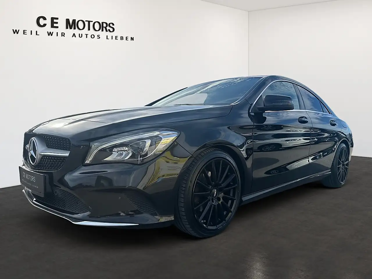 Mercedes-Benz CLA 200 CDI Night Edition — photo 1 of 15