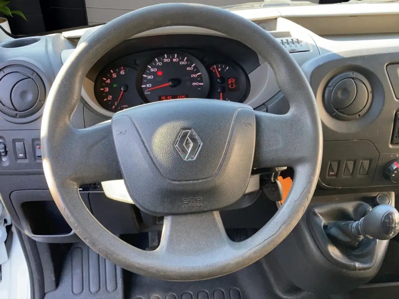 2017 Renault Master Kasten L2H2 HKa 3,5t Doka 7-Sitzer, photograph 9