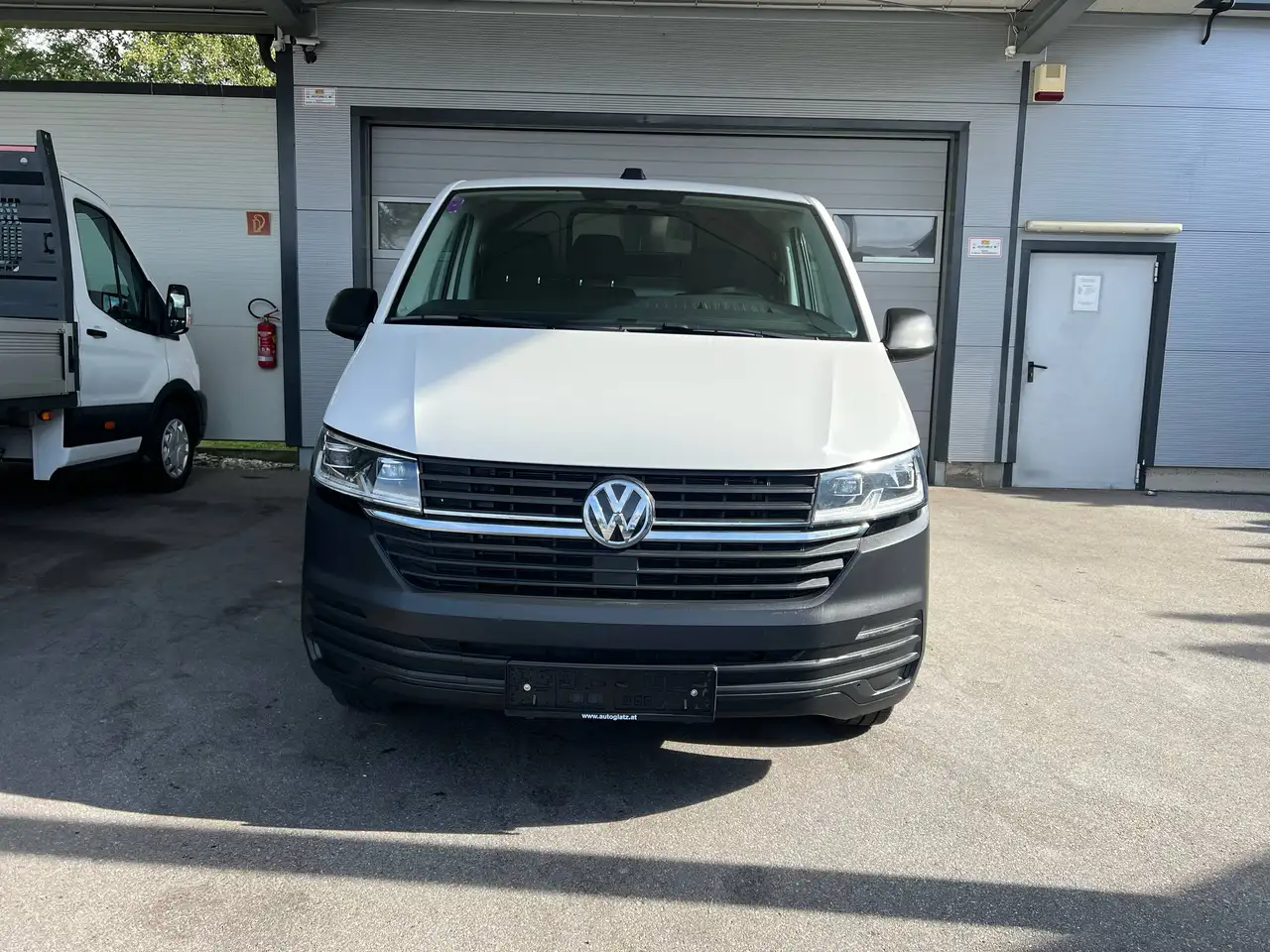 Volkswagen T6.1 Transporter Kasten 2,0 TDI LED-SCHEINWERFER/KLIMA/ZGG3,0t — photo 1 of 12