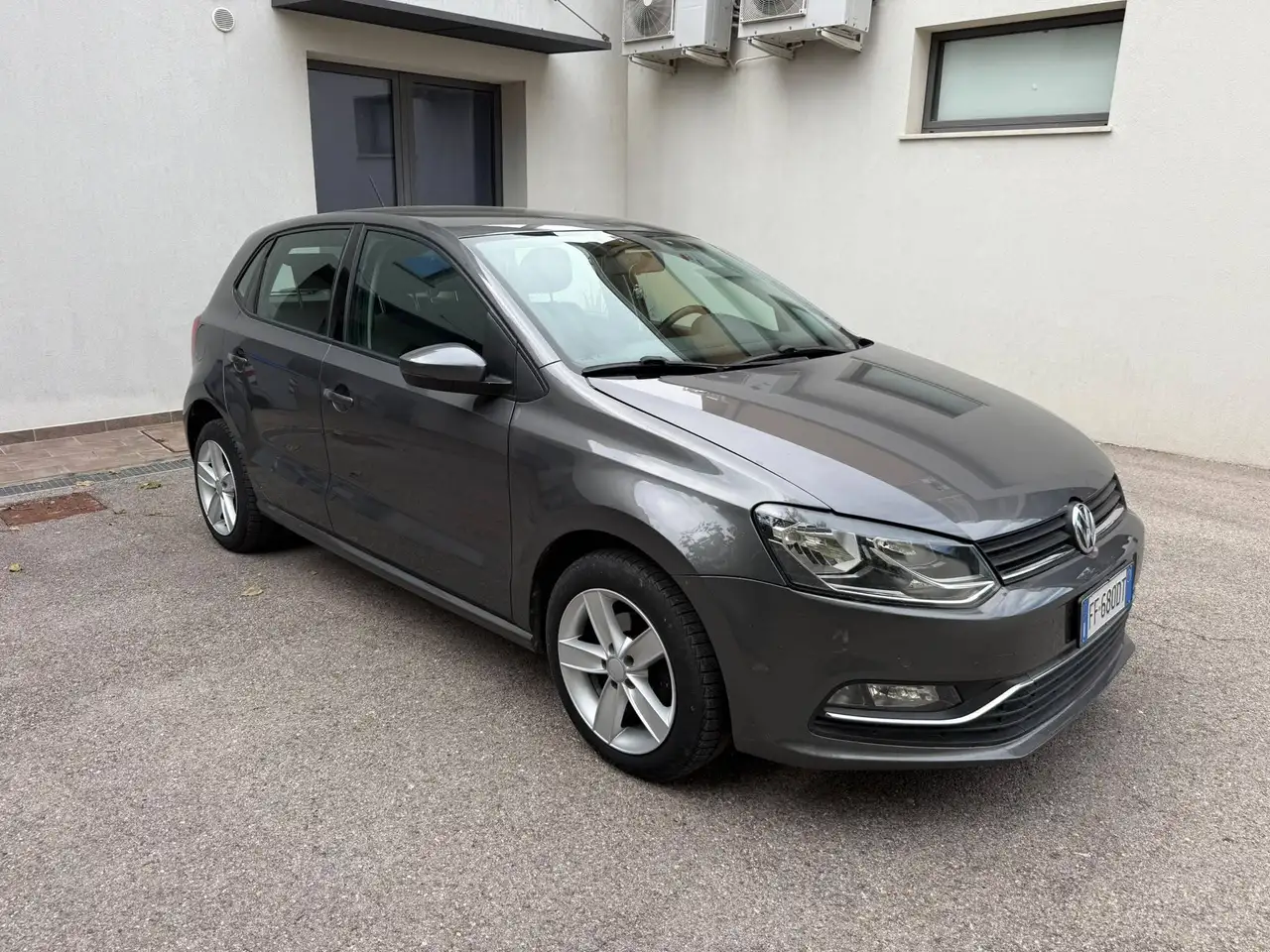 Volkswagen Polo Polo V 2014 5p 1.4 tdi Comfortline 75cv — photo 1 of 15