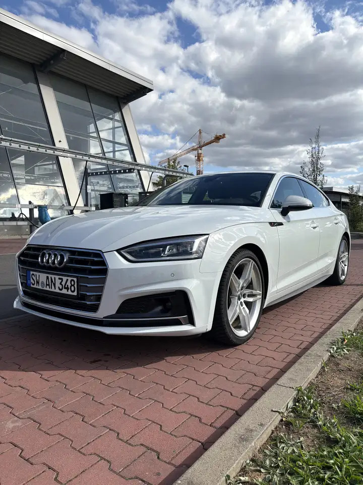 Audi A5 40 TFSI sport — photo 1 of 5